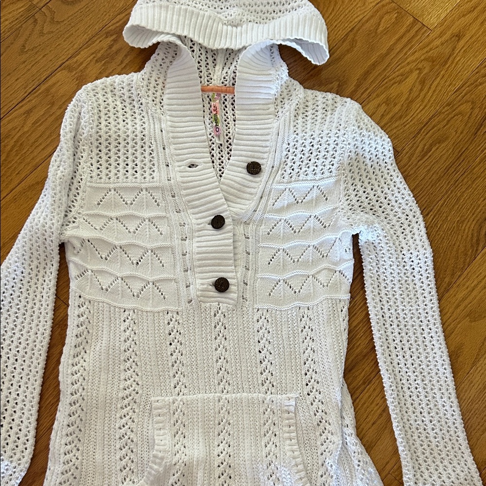 Vintage O’NEILL White Hooded Crotchet/cable-knit Sweater with Wooden Buttons